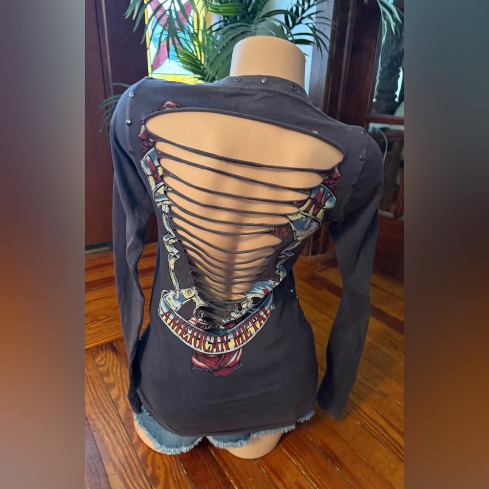Edgy Affliction shirt with Cut-Out Back Long Sleeve size small